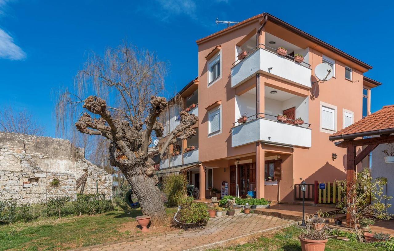 Apartments Ulika Cervar-Porat Luaran gambar